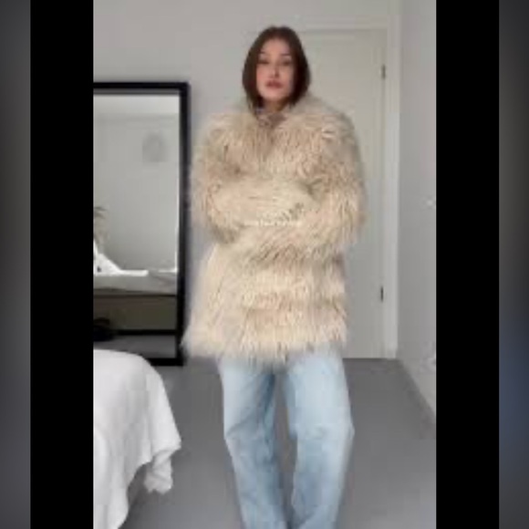 Urbancode Coat in Shaggy Faux Fur, Ombre. - Picture 11 of 16